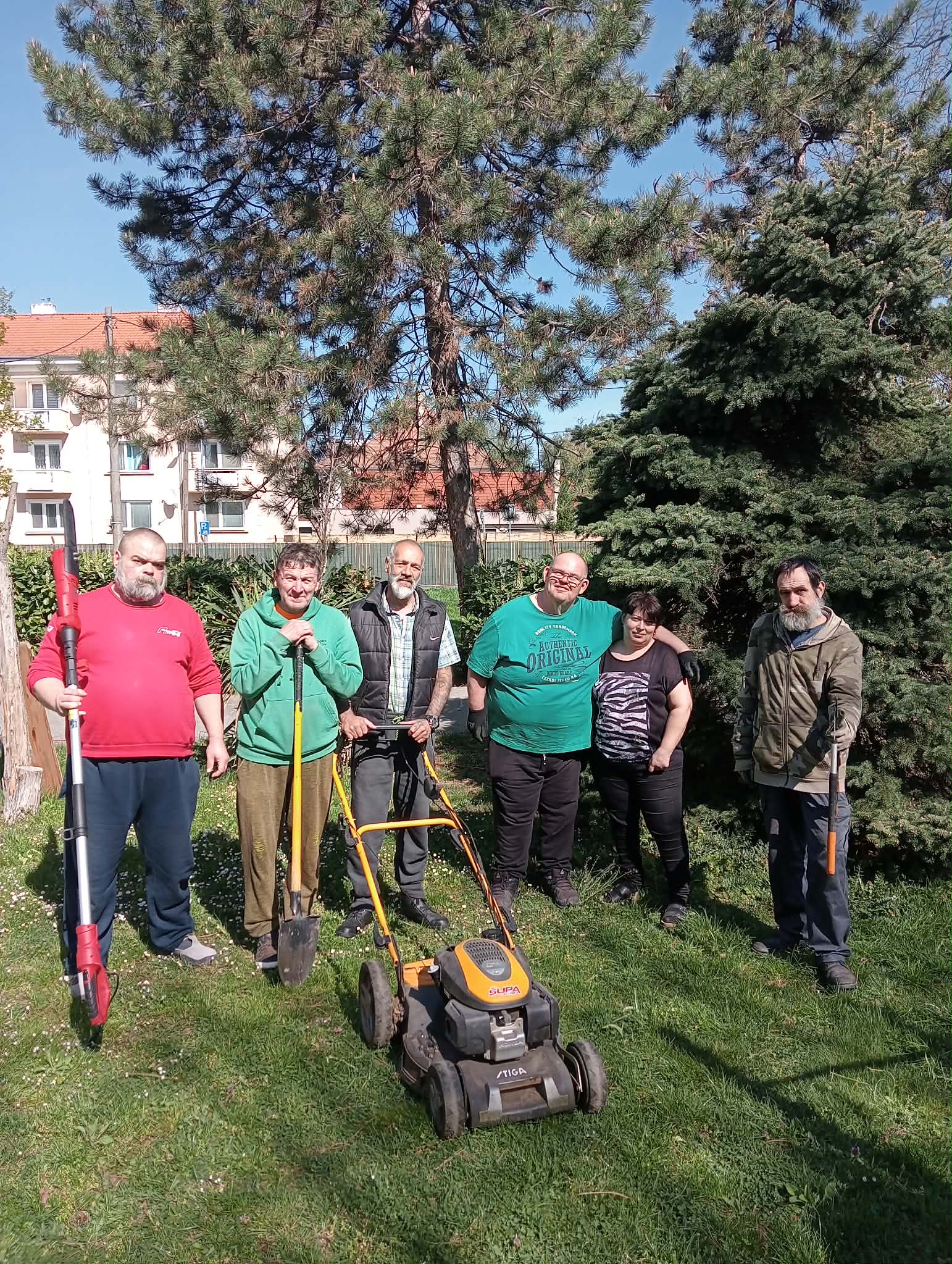 Klienti útulku pri pomoci zariadeniu Esther